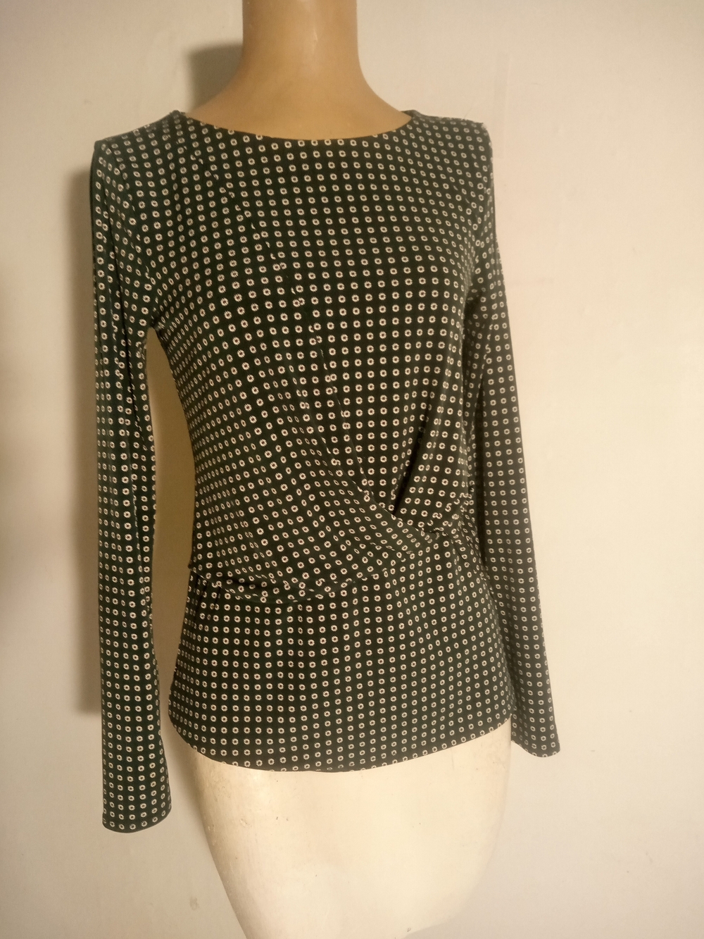 Ann Taylor Factory Black Long-Sleeve Twist Front Tee with White Dot Print